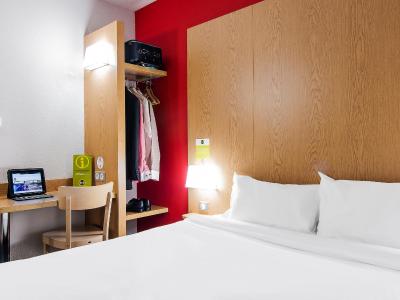 ب اند ب هتل تولوس پورپان زنید