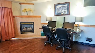 هلید این اکسپرز هتل اند سویتز لدبریج