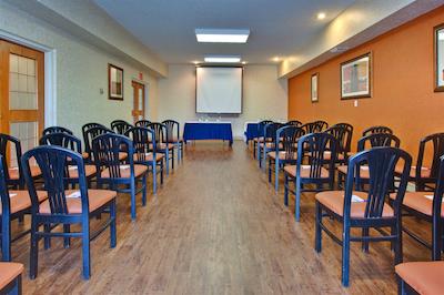 هلید این اکسپرز هتل اند سویتز لدبریج