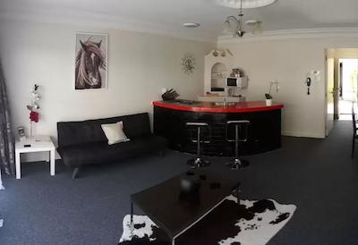 ب اُف ایسلاندز کونتری لج متل