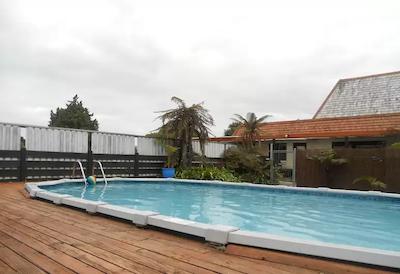 ب اُف ایسلاندز کونتری لج متل