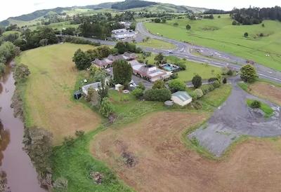 ب اُف ایسلاندز کونتری لج متل