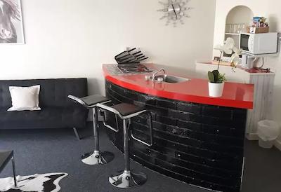 ب اُف ایسلاندز کونتری لج متل