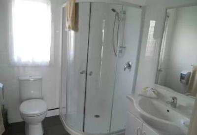 ب اُف ایسلاندز کونتری لج متل