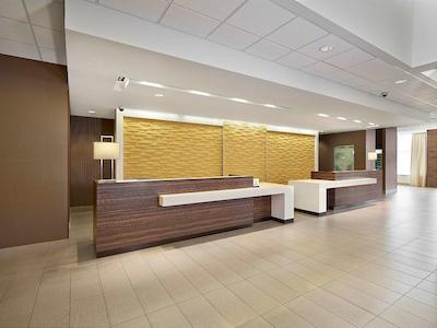 دوبلتری بای هیلتون وست ادمنتون