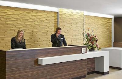 دوبلتری بای هیلتون وست ادمنتون