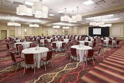 دوبلتری بای هیلتون وست ادمنتون