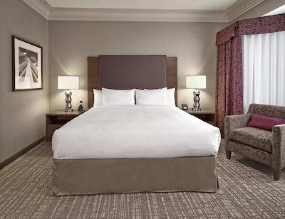 دوبلتری بای هیلتون وست ادمنتون