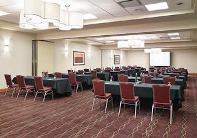 دوبلتری بای هیلتون وست ادمنتون