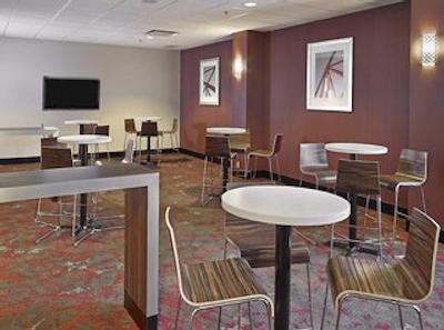 دوبلتری بای هیلتون وست ادمنتون