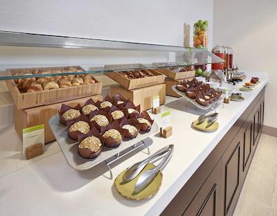 دوبلتری بای هیلتون وست ادمنتون