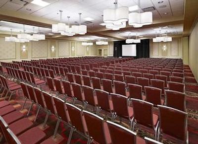 دوبلتری بای هیلتون وست ادمنتون