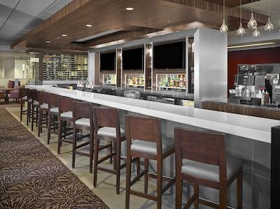 دوبلتری بای هیلتون وست ادمنتون