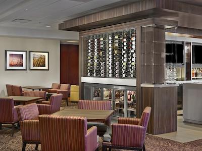 دوبلتری بای هیلتون وست ادمنتون