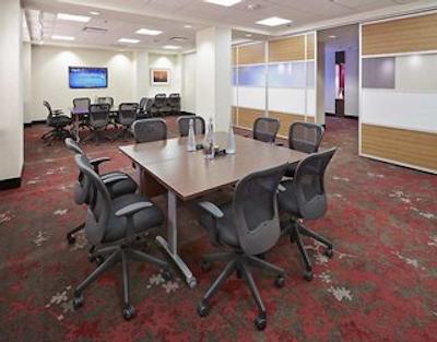 دوبلتری بای هیلتون وست ادمنتون