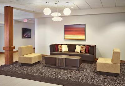 دوبلتری بای هیلتون وست ادمنتون