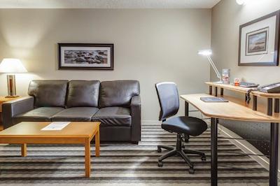 اکسکوتیو ریال هتل وست ادمنتون