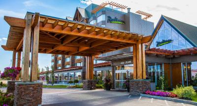 رادیسن هتل اند کنونشن سنتر ادمنتون