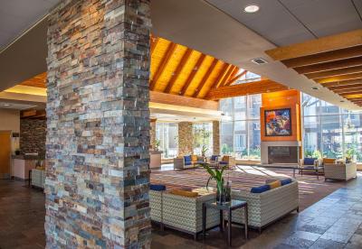 رادیسن هتل اند کنونشن سنتر ادمنتون