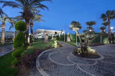 گرانادا لاکچری بلک