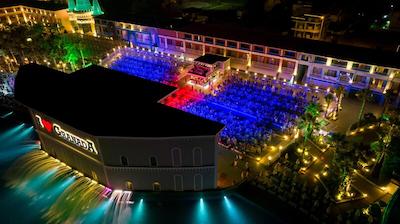 گرانادا لاکچری بلک