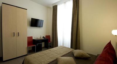 ارا پاسیز این