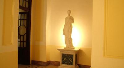 ارا پاسیز این