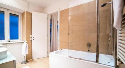 ارا پاسیز این