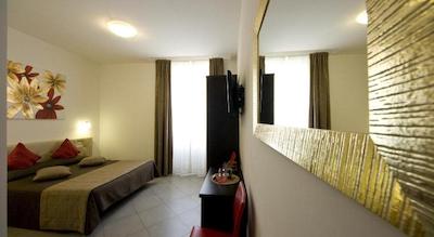 ارا پاسیز این