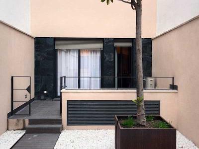 هوا اوگوستا گاردن اپارتمنتز