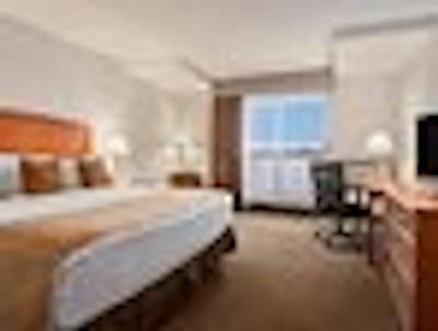 رامادا این اند واتر پارک ادمنتون اسود