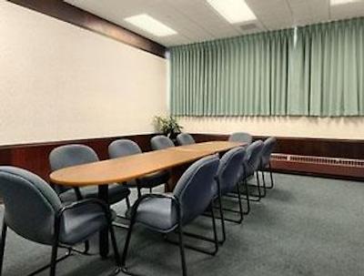 رامادا این اند واتر پارک ادمنتون اسود