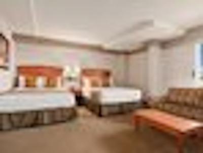 رامادا این اند واتر پارک ادمنتون اسود