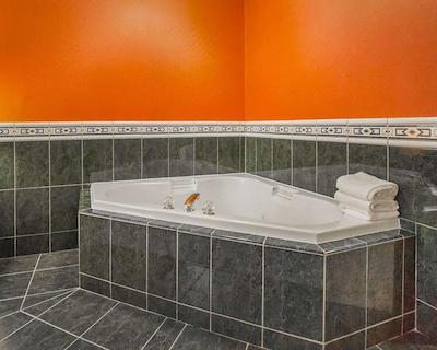 کمفرت این اند سویتز اسود