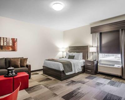 بست وسترن پلاس آیرپرت این اند سویتز