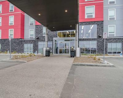 بست وسترن پلاس آیرپرت این اند سویتز