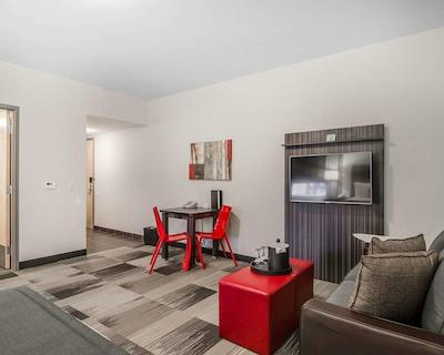 بست وسترن پلاس آیرپرت این اند سویتز