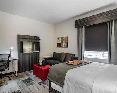 بست وسترن پلاس آیرپرت این اند سویتز