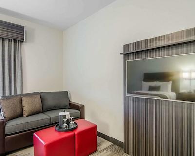 بست وسترن پلاس آیرپرت این اند سویتز