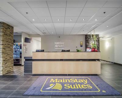 بست وسترن پلاس آیرپرت این اند سویتز