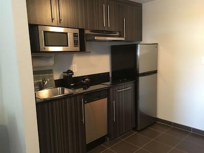 بست وسترن پلاس آیرپرت این اند سویتز