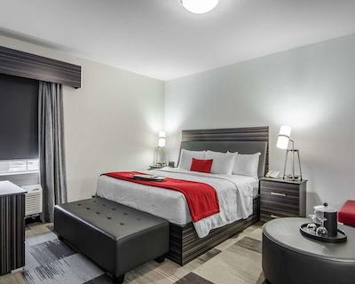 بست وسترن پلاس آیرپرت این اند سویتز