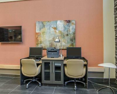 بست وسترن پلاس آیرپرت این اند سویتز