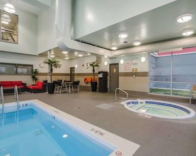 بست وسترن پلاس آیرپرت این اند سویتز