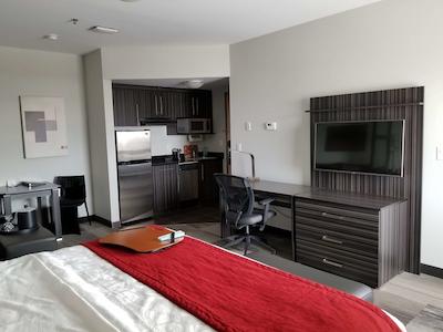 بست وسترن پلاس آیرپرت این اند سویتز