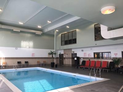 بست وسترن پلاس آیرپرت این اند سویتز