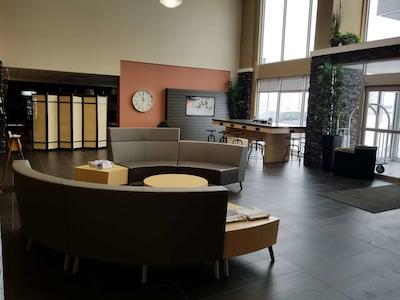 بست وسترن پلاس آیرپرت این اند سویتز