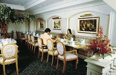 هتل ویندسور سوئیتس اند کانونشن سوخومویت 20