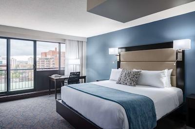 امباسی هتل اند سویتز