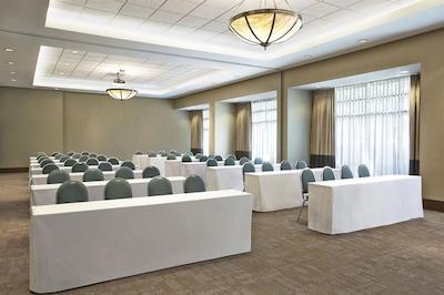 فور پوینتز بای شراتون وانکوور آیرپرت